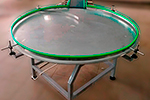 Круглые накопительные столы для линии бытовой химии